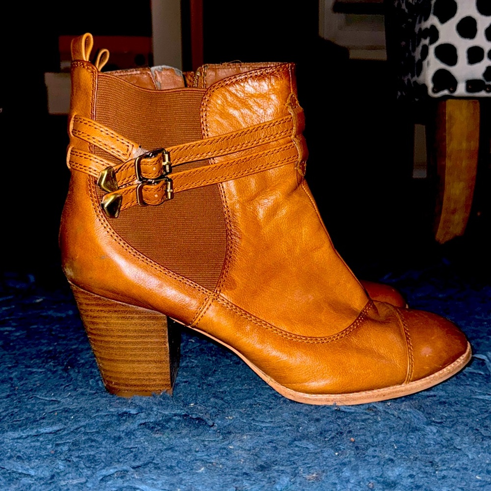 Gianni Bernini Bootie size 11. Barely and gently worn. Caramel color, leather